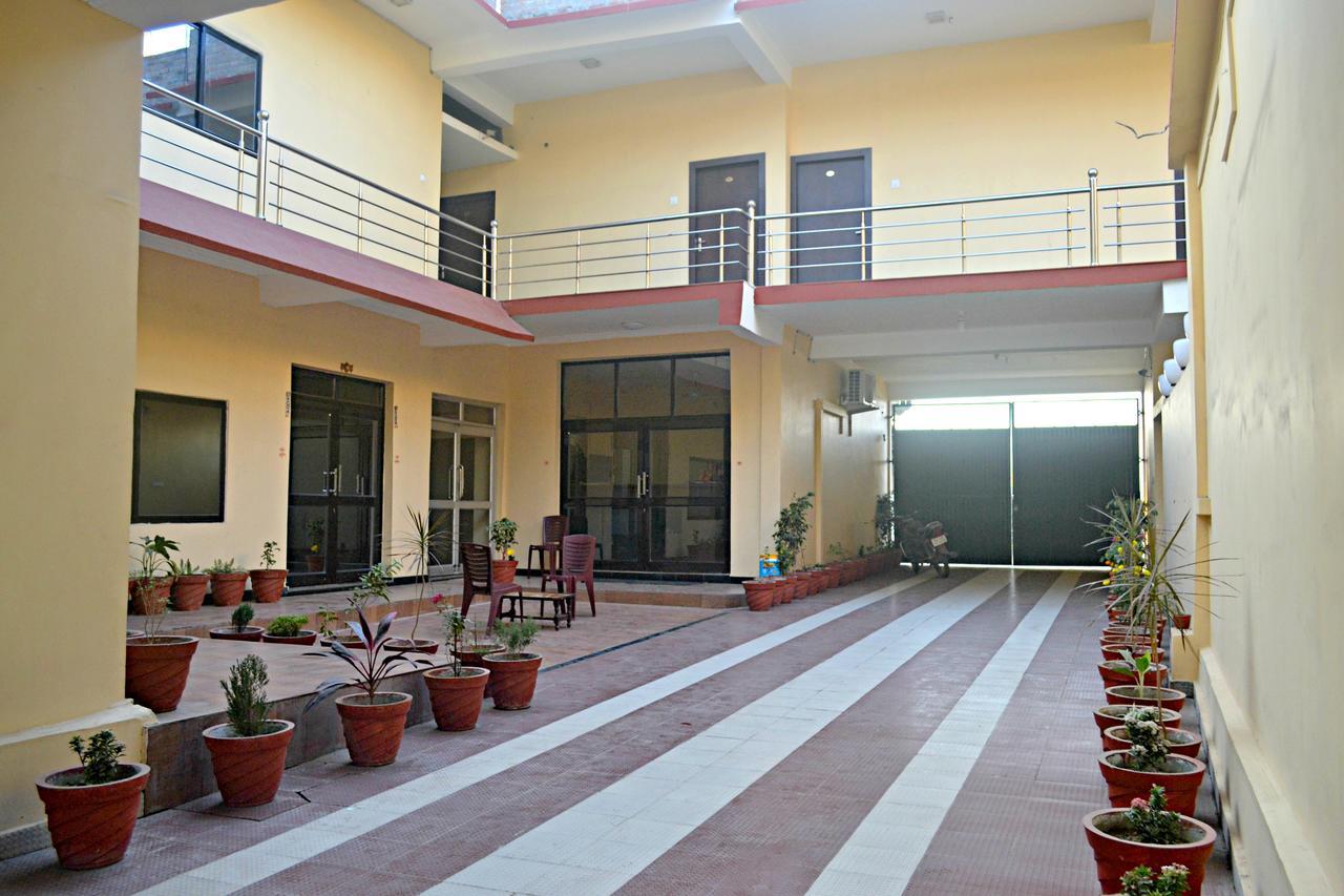 Hotel Bhammars Balangir Esterno foto