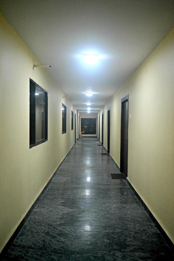 Hotel Bhammars Balangir Esterno foto