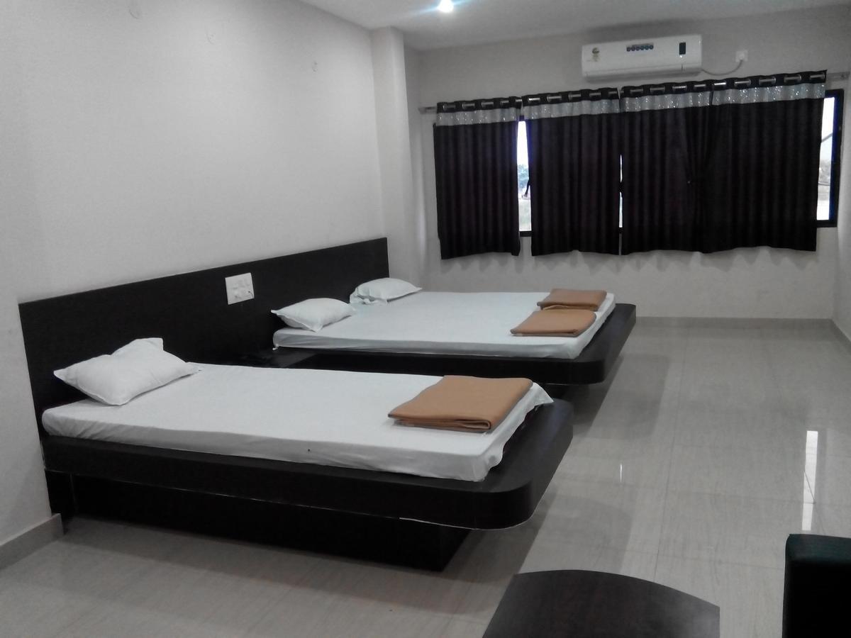 Hotel Bhammars Balangir Esterno foto